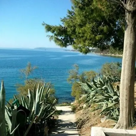 Guest house Rooms & Apartments Bruno 3*
