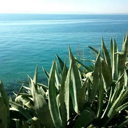 Rooms & Apartments Bruno Guest house 3*