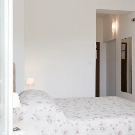 Rooms & Apartments Bruno Stobrec