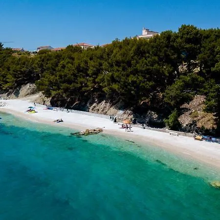 & Bruno ゲストハウス